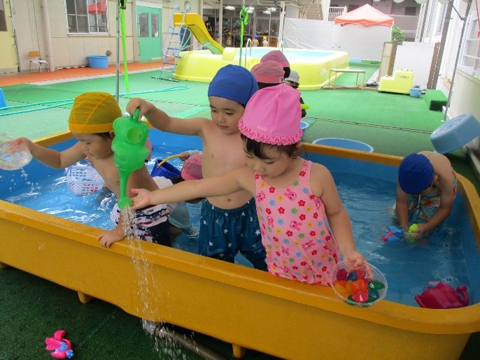プール遊びたのしいな 年少児 光華幼稚園